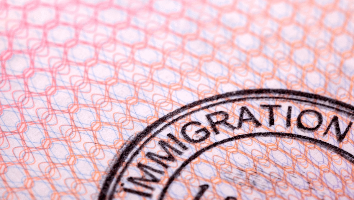 Immigration professionnelle les 10 questions que se posent les employeurs lorsqu’ils recrutent un salarié étranger